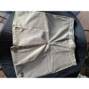 Dickies Men's 13 Inch Loose Fit Multi-Pocket Work Short 48 (B34)